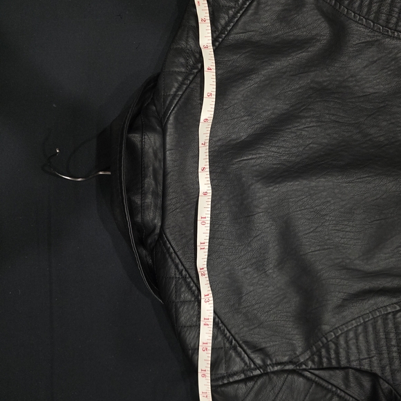 Women's Black Quilted Pleather Moto Jacket - Picture 6 of 6